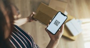 اسکن کد QR روی صفحه گوشی