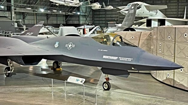 جنگنده YF-23