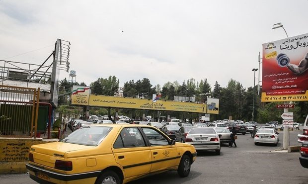 صف طولانی جایگاه های سوخت