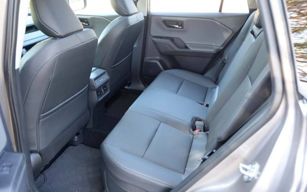 نمای کابین تویوتا RAV4 مدل 2026