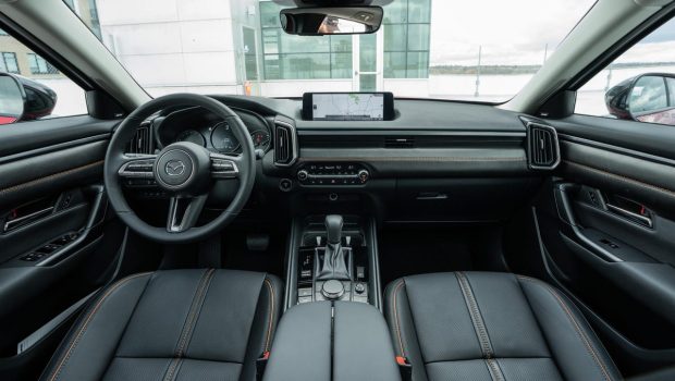 نمای کابین مزدا CX-50