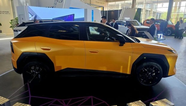 نمای جانبی اکودا E5 مکث موتور