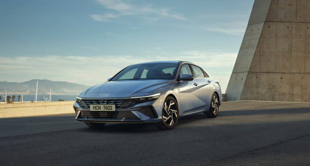 نمای جلو هیوندای النترا الیت