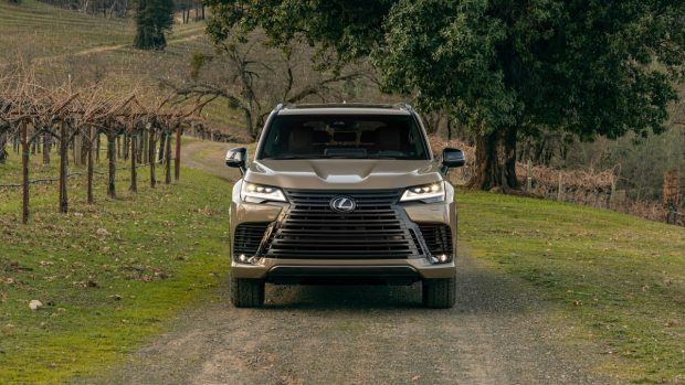 نمای جلو لکسوس LX مدل 2027