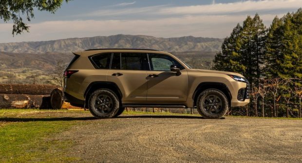 نمای جانبی لکسوس LX مدل 2027