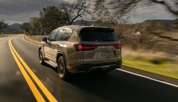 نمای عقب لکسوس LX مدل 2027