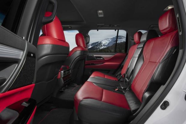 نمای کابین لکسوس LX600 F Sport