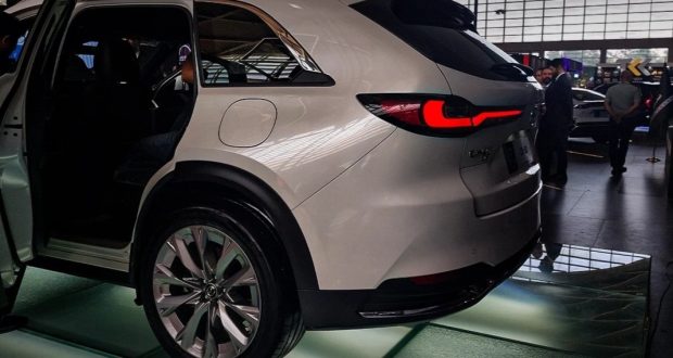 نمای عقب شاسی بلند مزدا CX90