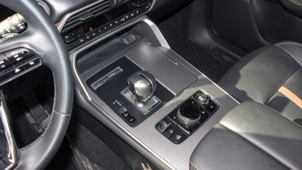 نمای کابین شاسی بلند مزدا CX90