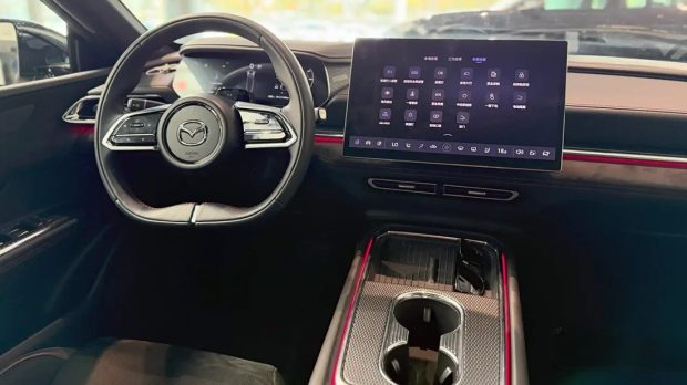 نمای کابین مزدا EZ-6 اسپرت