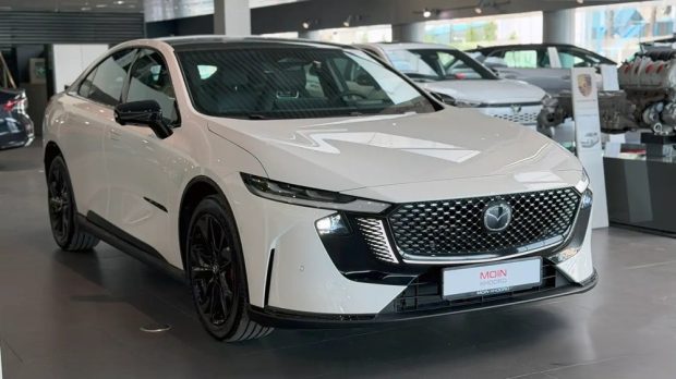 نمای جلو مزدا EZ-6 اسپرت