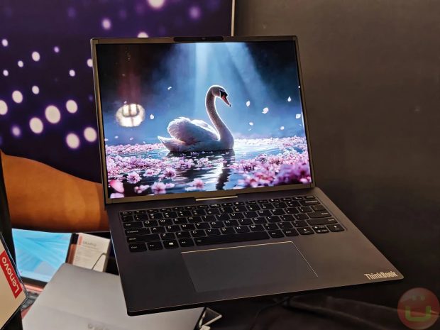 لپ‌تاپ رول‌شونده لنوو Project Swan
