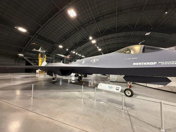 جنگنده YF-23