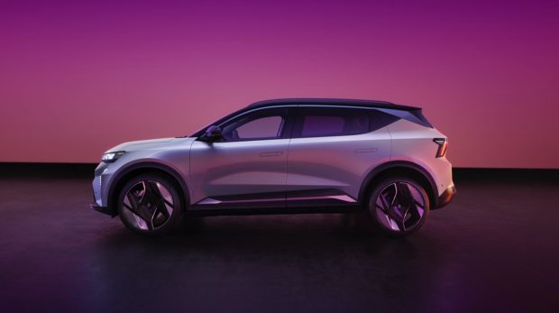 نمای جانبی رنو سنیک E-Tech مدل 2027