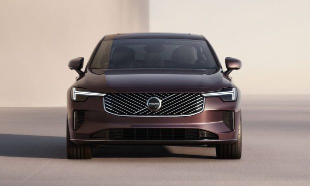 نمای جلو ولوو S90 پلاگین هیبرید