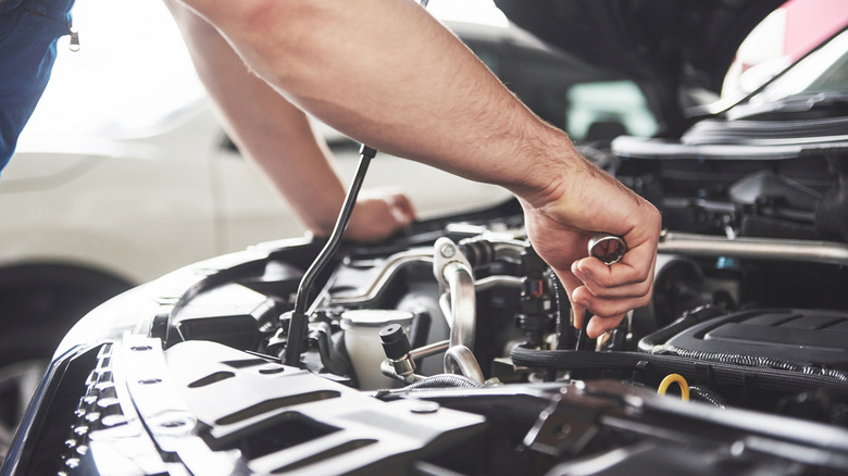 تعمیر موتور دیزلی یا بنزینی؛ کدام‌یک دردسر کمتری دارد؟