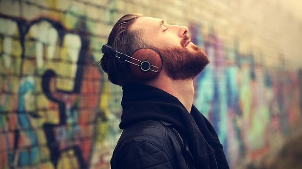 علت سیخ شدن موهای بدن با گوش دادن به موسیقی